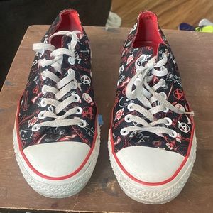 Converse blk with designs